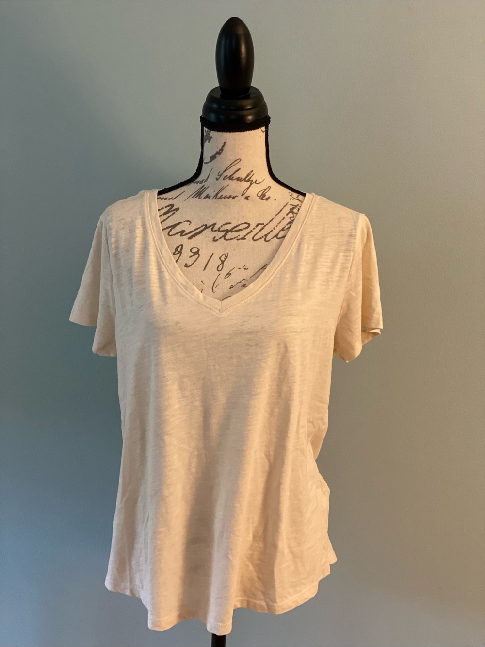 Women’s Classic V-Neck Short Sleeve Top - Cream Size Large